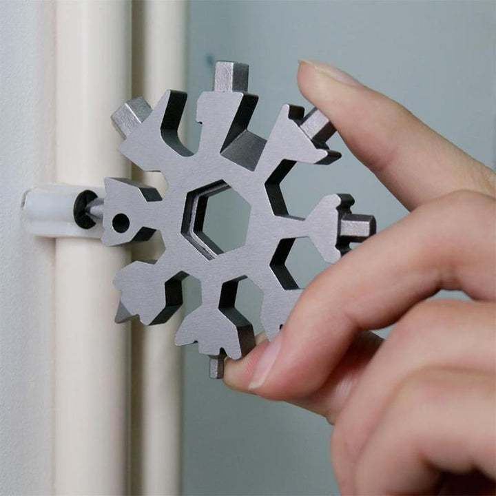 "18-i-1 snöflinga multiverktyg i rostfritt stål, kompakt, hållbart med silverfärgad yta, design för DIY och trädgård"