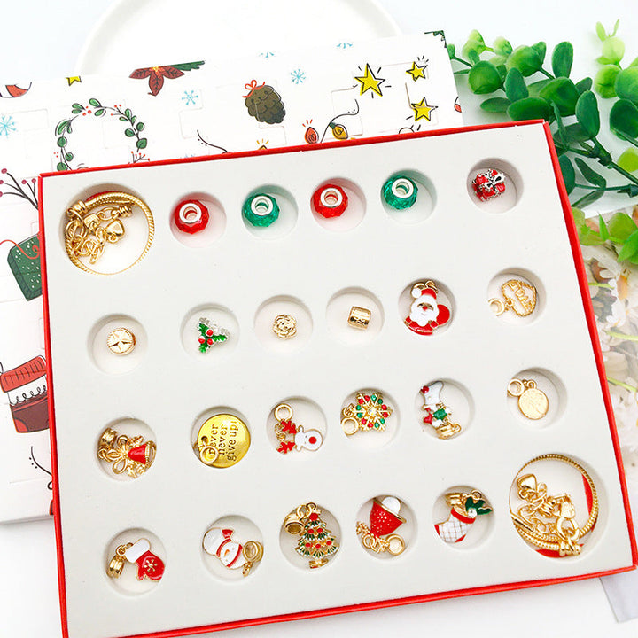 "Adventskalender för flickor med DIY-armband och julmotiv som jultomtar och snöflingor, perfekt för julnedräkning."