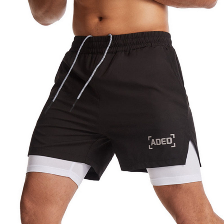"Andningsbara dubbellager sportshorts för herrar med elastisk passform, praktiska fickor och inbyggda komprimerande tights."