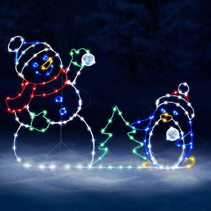 "Animerad snöbollsljus med snögubbe och pingvin, lysande med 195 LED, för festlig utomhus vinterdekoration."