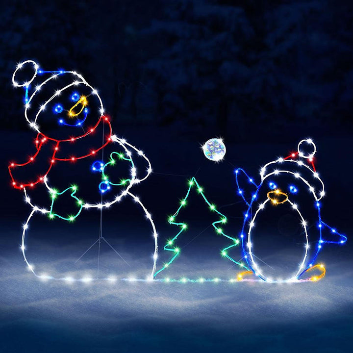 "Animerad snöbollsljus med snögubbe och pingvin, lysande med 195 LED, för festlig utomhus vinterdekoration."
