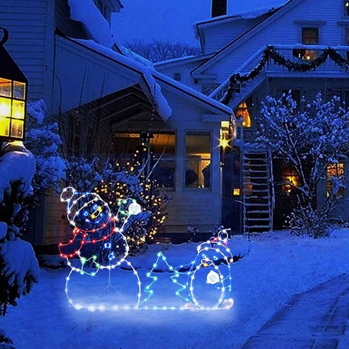 "Animerad snöbollsljus med snögubbe och pingvin, lysande med 195 LED, för festlig utomhus vinterdekoration."
