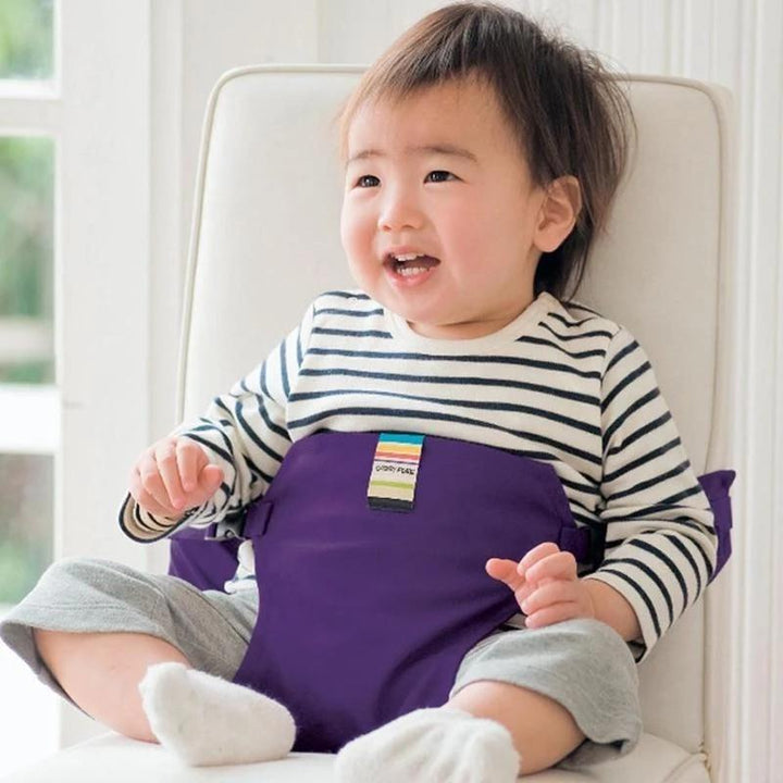 "Bärbar säkerhetssele för babymatstol, justerbara band, idealisk för resor, kompakt design, trygg och säker användning."