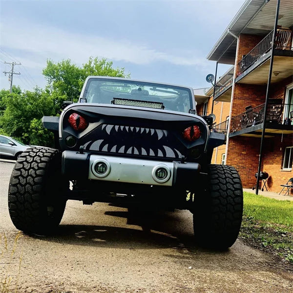 "Beast Eyes strålkastarklistermärken - perforerad vinyl, vild design, rond form, flera färger, för en djärv bilestetik."