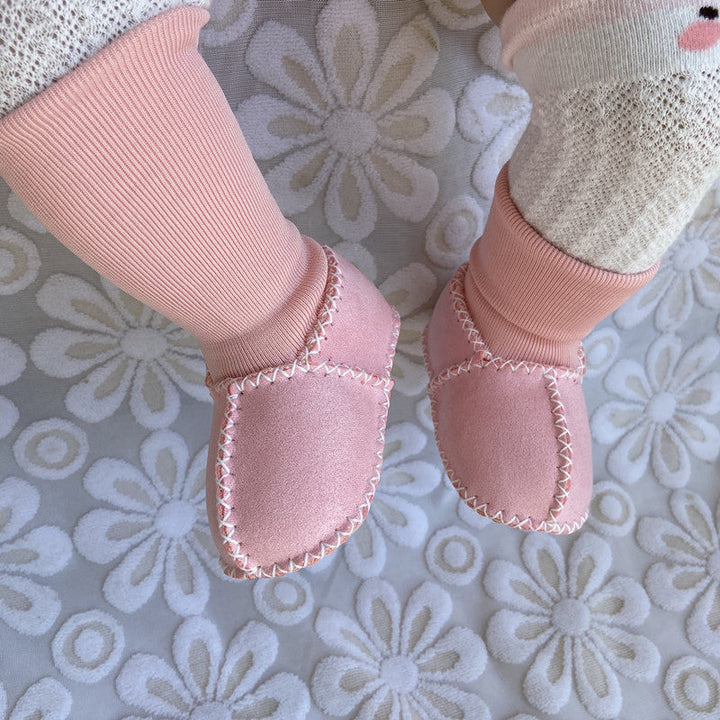 "Bebis vinterstrumpor med anti-slip, fodrade i bomullsull, hög rör design, elastisk passform i ljusa färger."