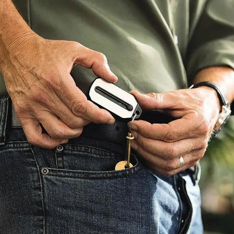 Benlösa näsklämma läsglasögon i minimalistisk design med svart och vit färg, lätt och bekväm med silikon nässkydd.