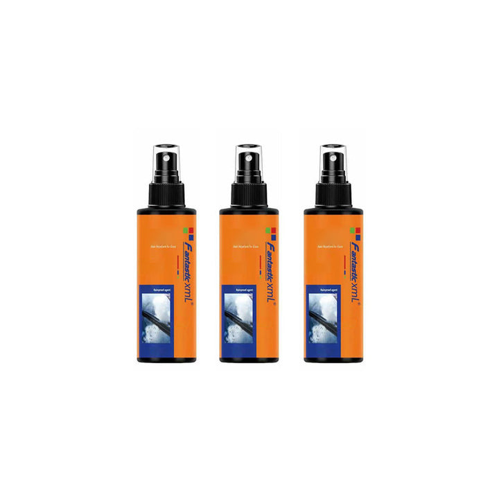 "Bilglasbehandling med regnavvisande och antidimma beläggning, klar vätska i flaska med spraymunstycke."