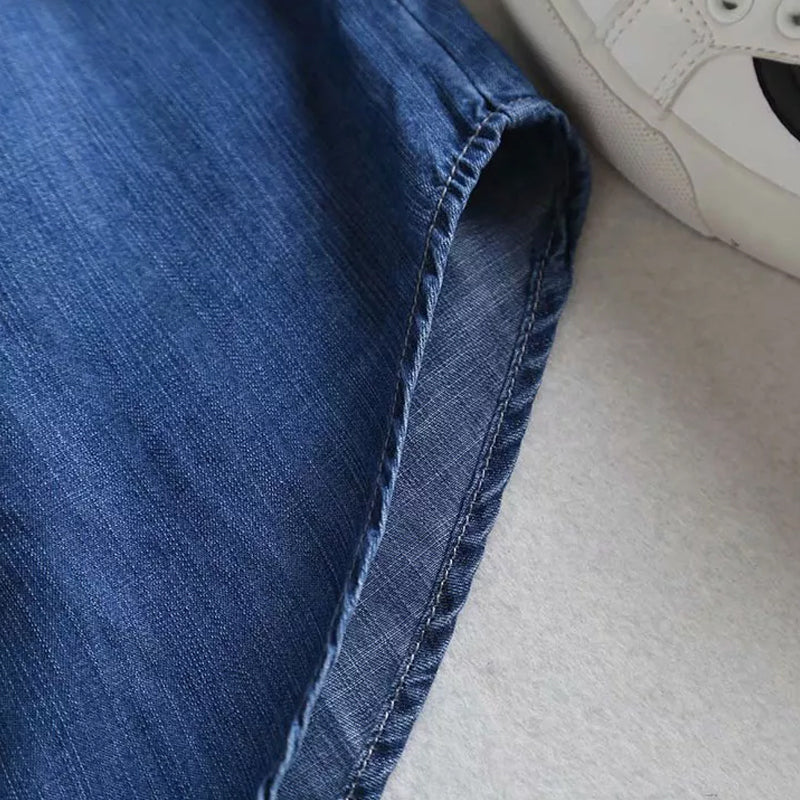 "Blå dam denimskjorta, långärmad med ficka, mjuk bomull, ledig stil, eleganta kragedetaljer, klassisk garderobsklassiker."