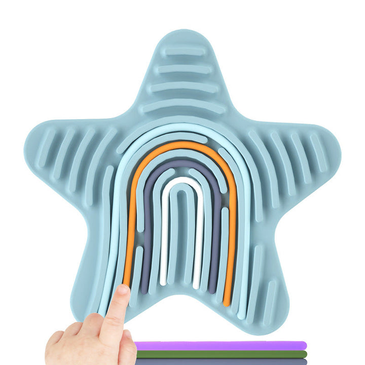 "Blå och rosa sensorisk aktivitetstavla för barn, silikonmaterial, unika former, hjärta och stjärna, främjar finmotorik."