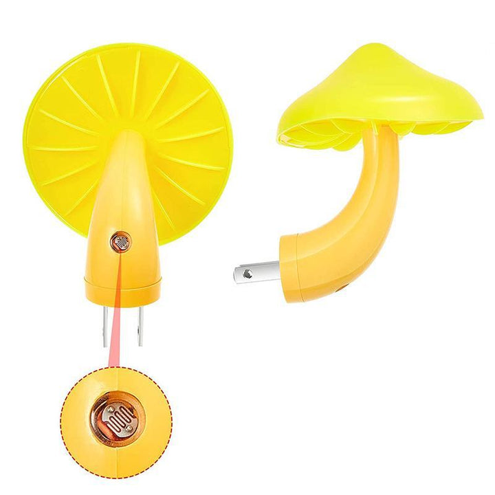 "Charmig gul svampformad nattlampa med LED-belysning, skapar mysig atmosfär, kompakt design, placeras enkelt."