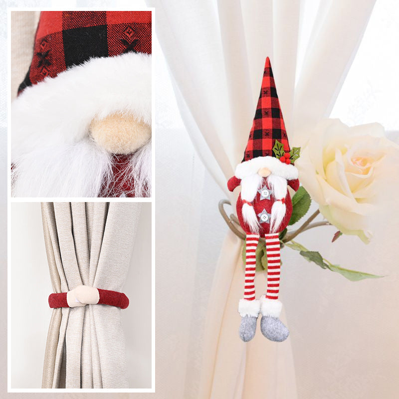 "Charmiga julgardinspännen med tomte- och snögubbemotiv i röd och grå polyester för festlig juldekoration."