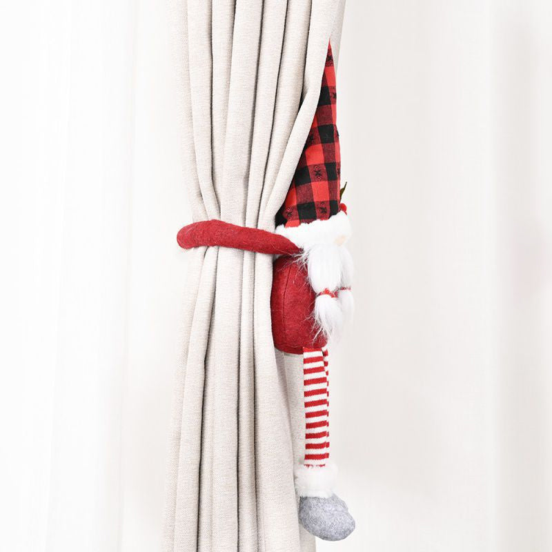 "Charmiga julgardinspännen med tomte- och snögubbemotiv i röd och grå polyester för festlig juldekoration."