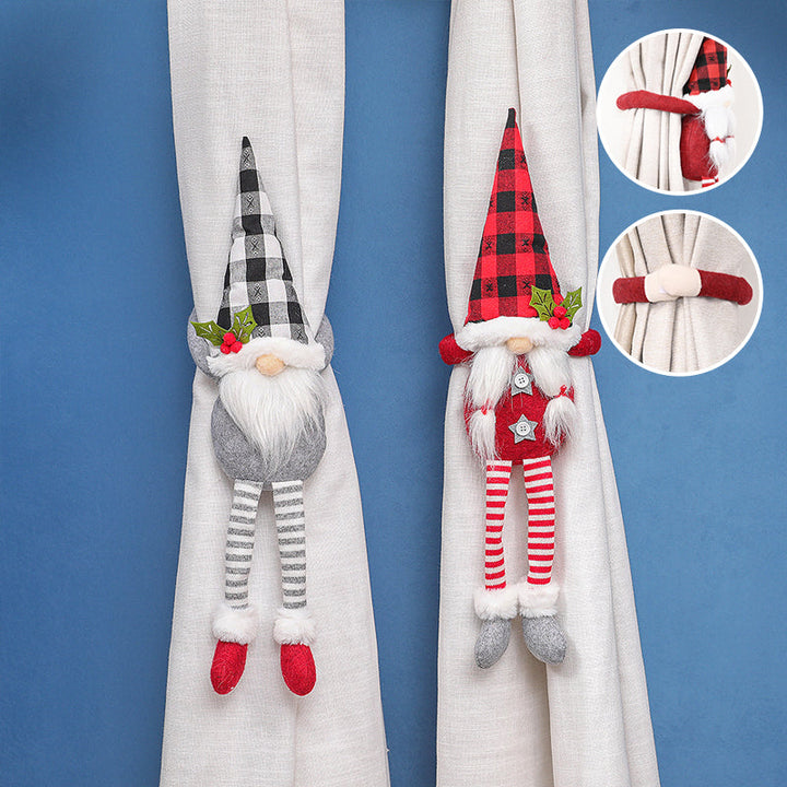 "Charmiga julgardinspännen med tomte- och snögubbemotiv i röd och grå polyester för festlig juldekoration."