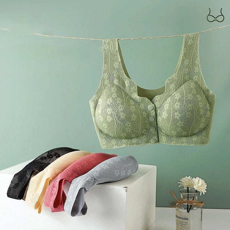 "Dam bekväm spetsbehå med framknapp, elegant design med insatskuddar för optimalt stöd och komfort hela dagen."