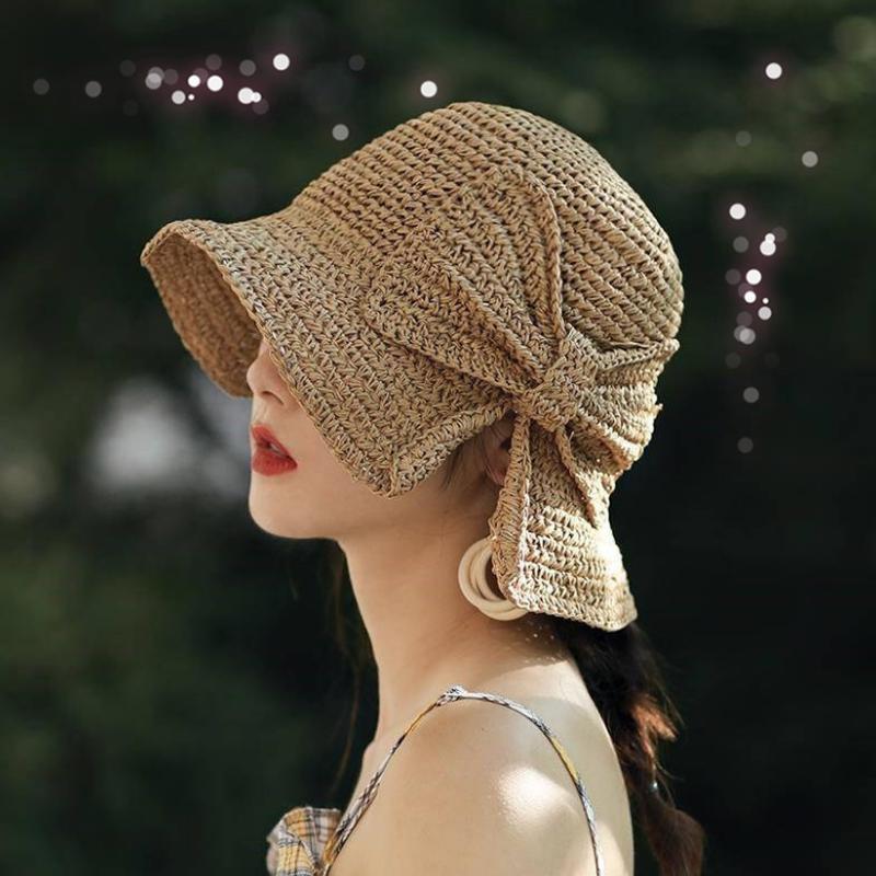 "Dam sommarhatt med rosett i pastellfärger, ventilerande och elegant för stil och komfort i sommarvärmen."