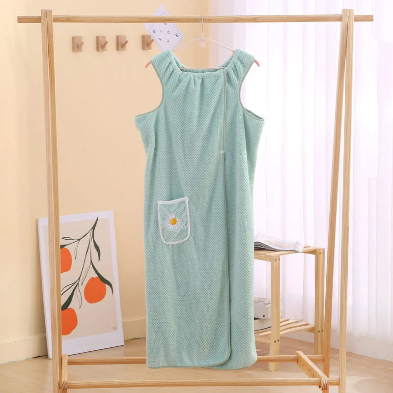 "Dambadrock, snabbtorkande, i lyxigt mjukt tyg och flexibelt designad för optimal komfort efter badet."