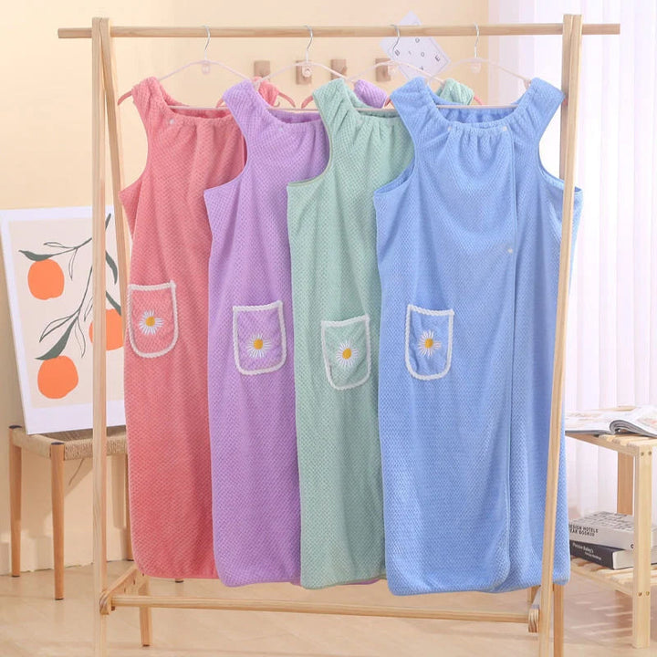 "Dambadrock, snabbtorkande, i lyxigt mjukt tyg och flexibelt designad för optimal komfort efter badet."