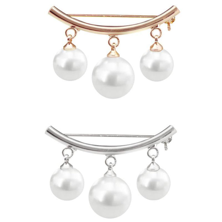 "Damhalsband i pärldesign med justerbara spännen i guld och silverfärger, elegant accessoar för individuell stil."