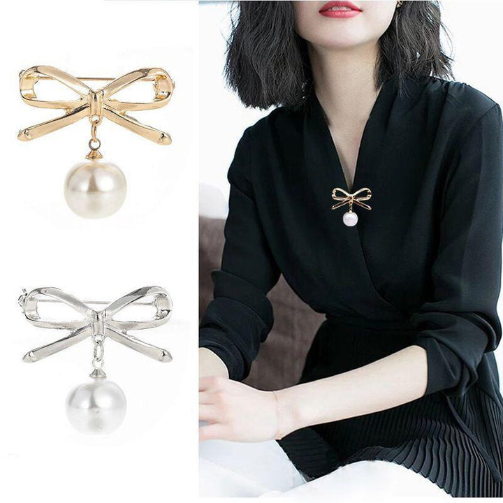 "Damhalsband i pärldesign med justerbara spännen i guld och silverfärger, elegant accessoar för individuell stil."