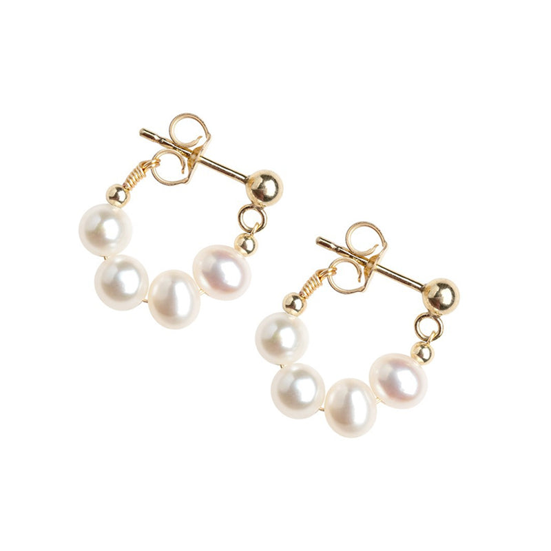 "Damhalsband och pärlörhänge i guld/silver, elegant design med glansiga pärlor, perfekt för kvinnor vid alla tillfällen."