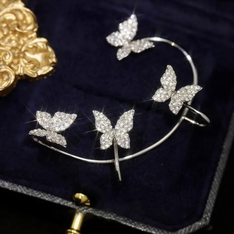 "Damhängande zirkonörhängen i guld och silver, elegant design, strålande stenar, perfekt accessoar för alla tillfällen."