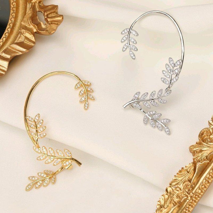 "Damhängande zirkonörhängen i guld och silver, elegant design, strålande stenar, perfekt accessoar för alla tillfällen."