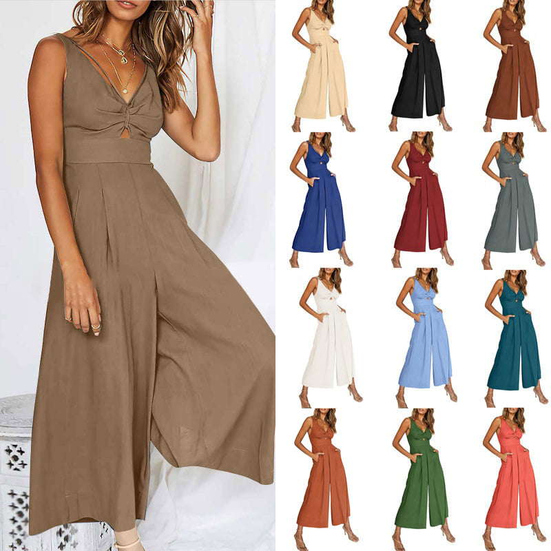 "Dams V-ringad jumpsuit med vida ben, unik utskärning framtill, somrig elegans och komfort i flera färger."