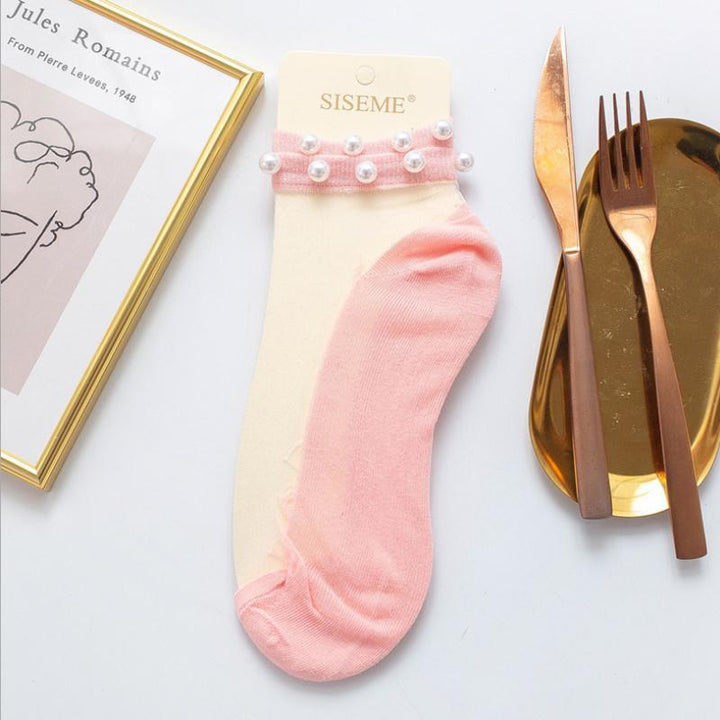 "Damsockor ankel i mjukt silke, andningsbara och lätta, i flera färger, eleganta och elastiska för optimal passform."