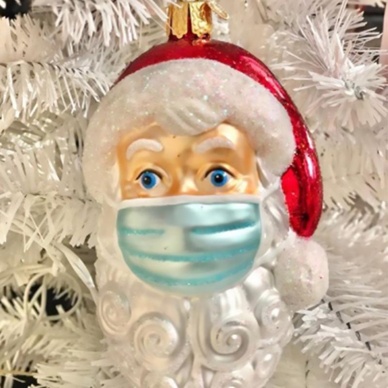 "Detaljerad tomte hängdekoration, färgrik och nostalgisk julprydnad med röd snöre för gran eller hemdekoration."