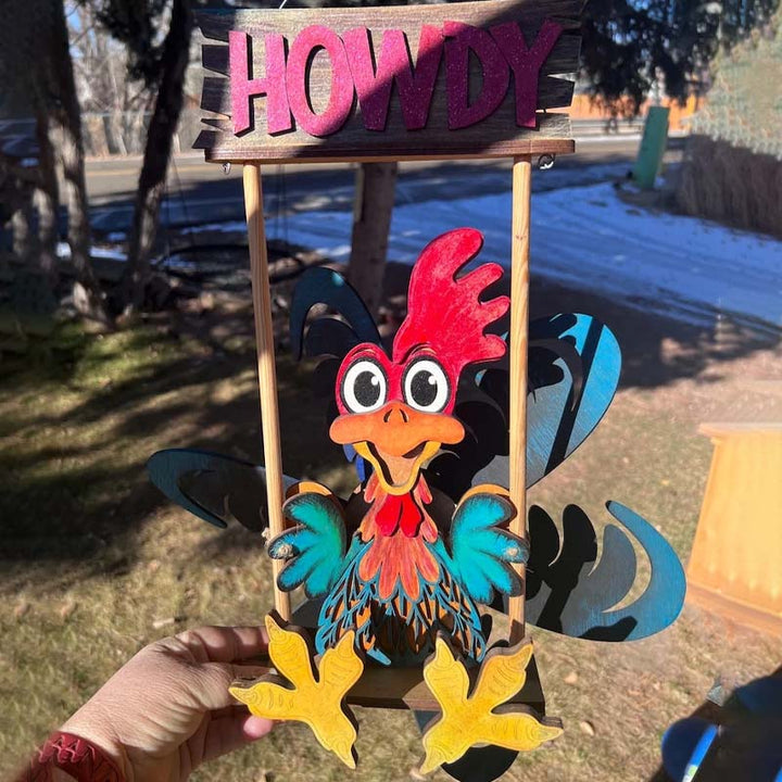 "Djurmotiv vindspel i trädgård, färgglada djurforming med vindpinnar, perfekt konstnärlig dekoration utomhus."