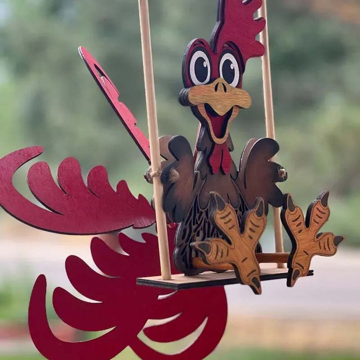 "Djurmotiv vindspel i trädgård, färgglada djurforming med vindpinnar, perfekt konstnärlig dekoration utomhus."