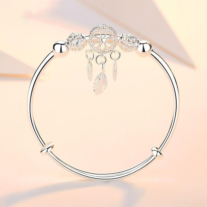 "Dreamcatcher Armband i silver för män och kvinnor, justerbart, med glansig finish och unikt drömfångarmotiv."