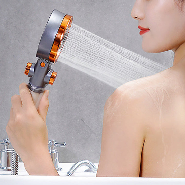 "Dubbelsidigt duschhuvud i krom med justerbart tryck, trefaldiga vattenlägen och klorreduktion, optimal för badrum."