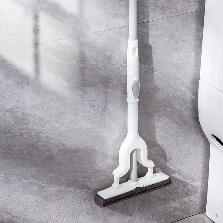 "Effektiv infällbar svampmopp med justerbart handtag, ergonomisk design och hög vattenabsorption för enkel städning."