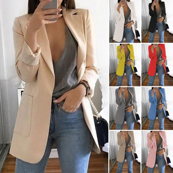 "Elegant damkostym med draperat snitt i flera färger, klassisk design för kvinnor, passar affärsmöten och eleganta kvällar."