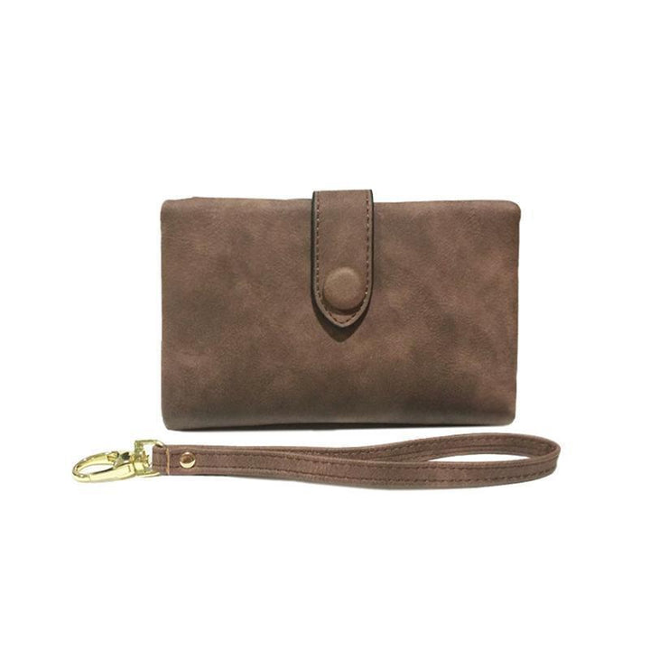 "Elegant damplånbok i äkta läder, brun med slät yta, flera fack för kort och mynt. Stilfull och praktisk accessoar."