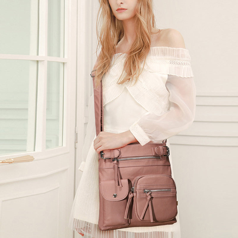 "Elegant damväska i veganskt läder, crossbody med flera fickor, vattentät och stilfull design för optimal organisation."