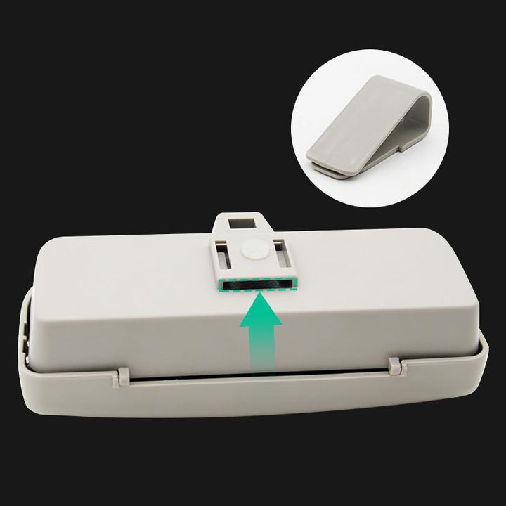 "Elegant glasögonhållare för bilsolskydd i rosa, svart, grå och beige, med sammet insida, passar alla glasögon."