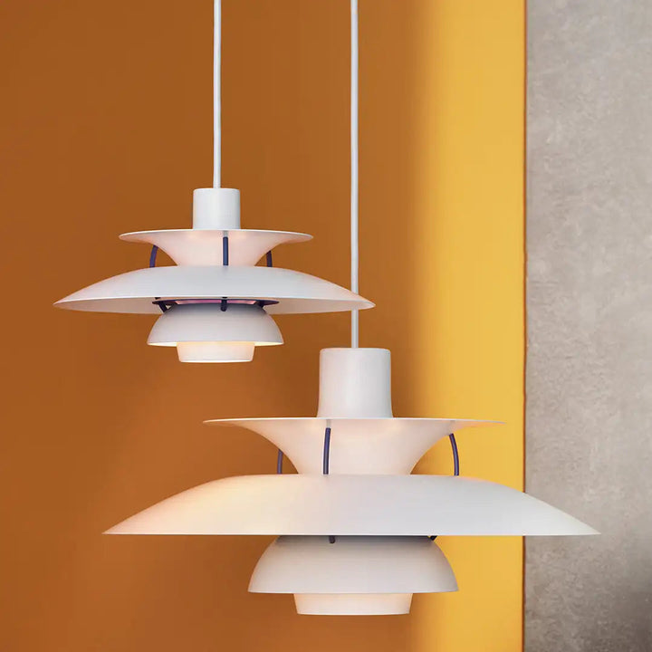 Elegant hänglampa, flygande-tallriksdesign.  Modern takbelysning, dimbar LED.