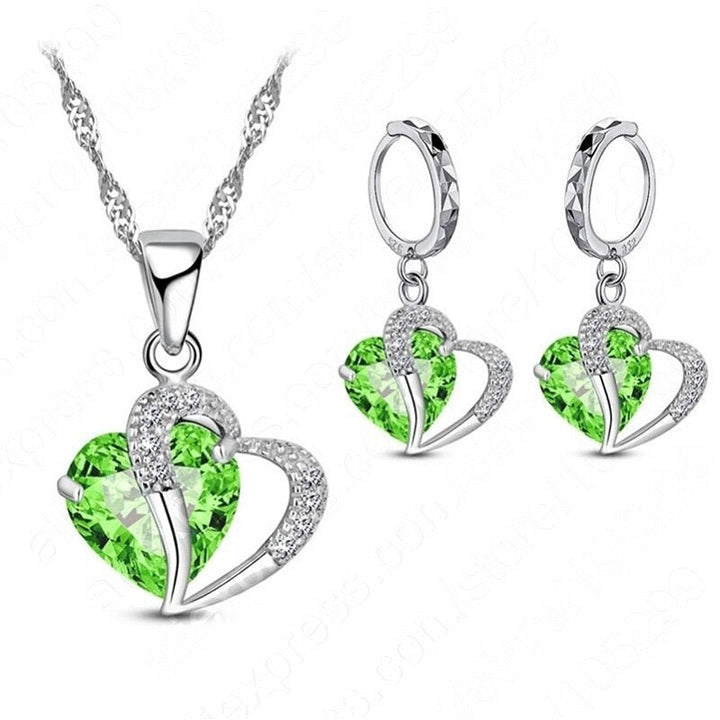 "Elegant hjärtformade zirkonsmycken set för kvinnor med halsband och örhängen i strålande kubiska zirkoner."