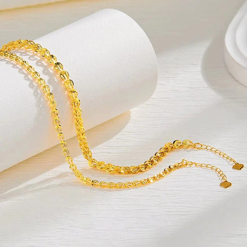 "Elegant justerbart Phoenix armband i guld/silver med unikt fjädermotiv, perfekt kvinnligt smycke för alla tillfällen."