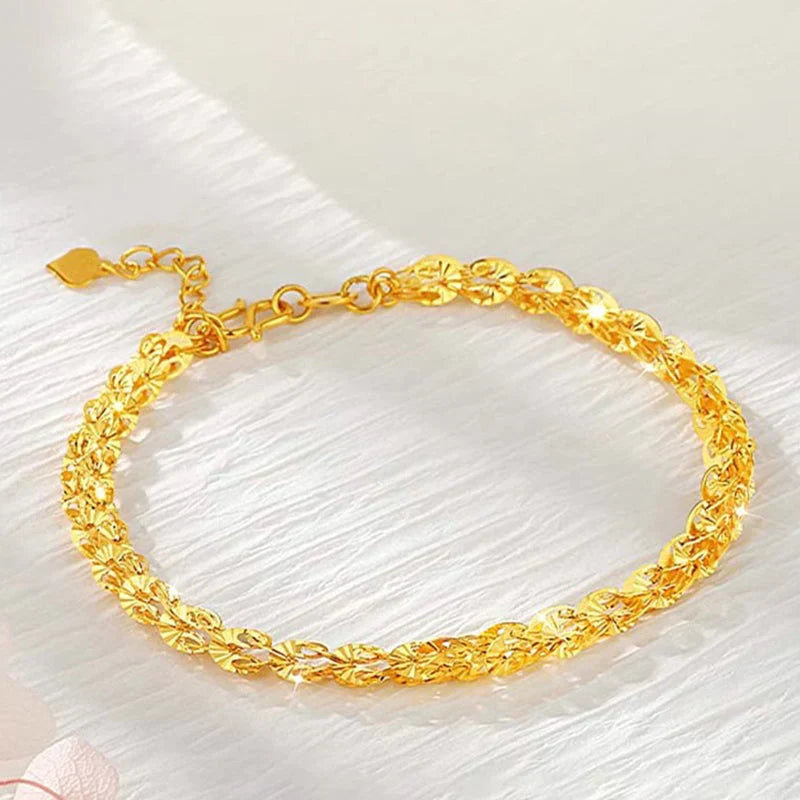"Elegant justerbart Phoenix armband i guld/silver med unikt fjädermotiv, perfekt kvinnligt smycke för alla tillfällen."