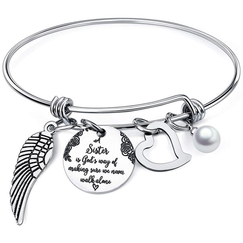 "Elegant justerbart syster charm armband i rostfritt stål, designat för damhandleder, med inspirerande text och hjärtsymbol."
