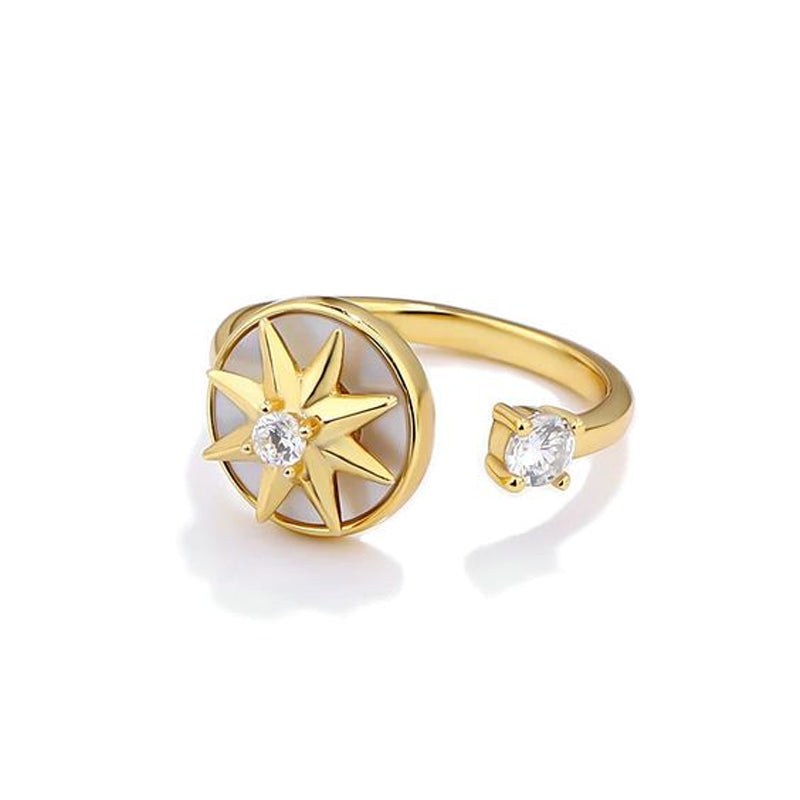 "Elegant kvinnoring i guld med åttauddig stjärndesign, justerbar för perfekt passform och stilfull chic look."