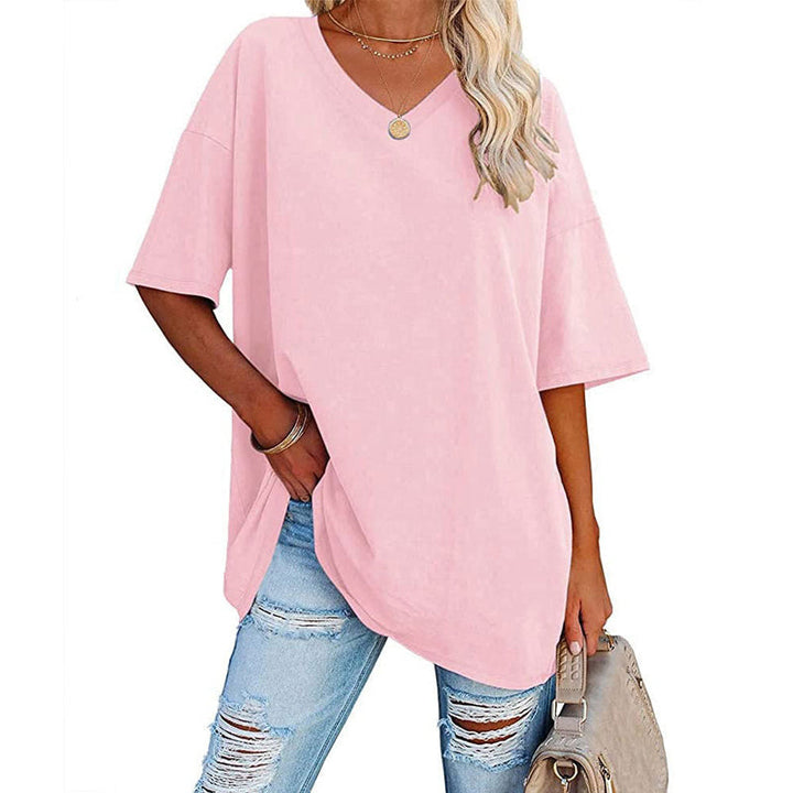 "Elegant V-ringad dam T-shirt för sommar, mjukt luftigt tyg, chic flödande design, perfekt för varma dagar."