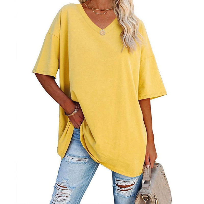 "Elegant V-ringad dam T-shirt för sommar, mjukt luftigt tyg, chic flödande design, perfekt för varma dagar."