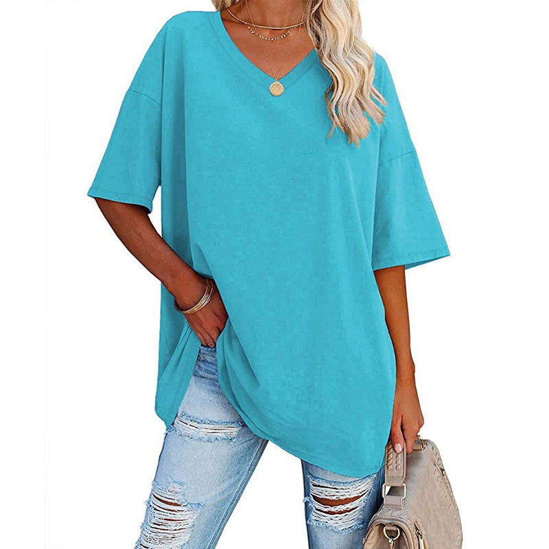 "Elegant V-ringad dam T-shirt för sommar, mjukt luftigt tyg, chic flödande design, perfekt för varma dagar."