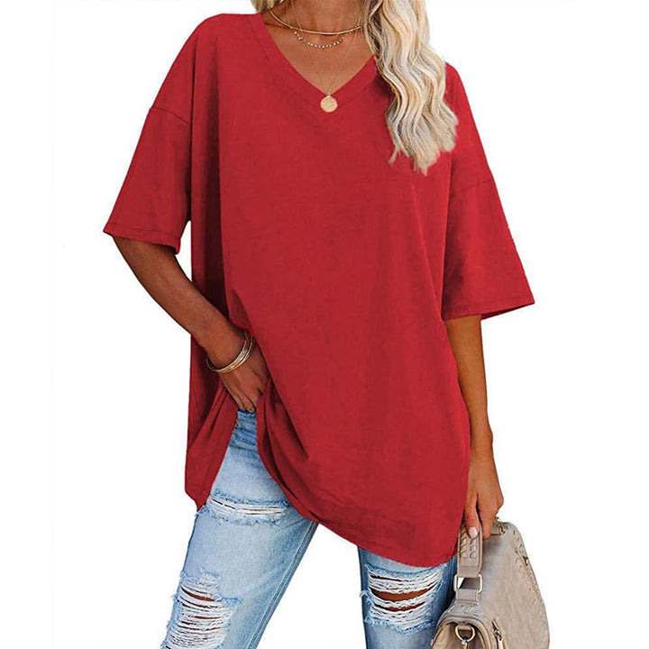 "Elegant V-ringad dam T-shirt för sommar, mjukt luftigt tyg, chic flödande design, perfekt för varma dagar."