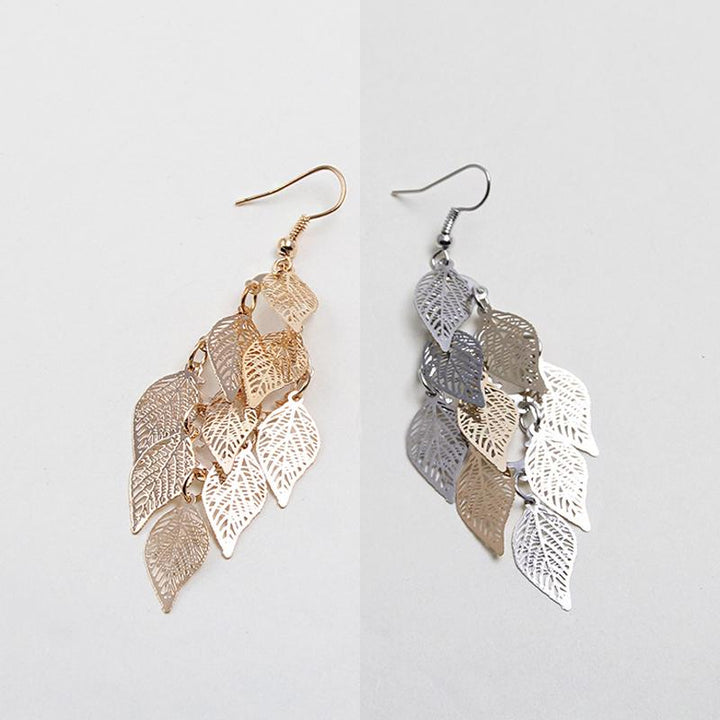 "Eleganta färgglada örhängen med lövmönster i grön, lila, guld, silver, svart; perfekt accessoar för din stil."