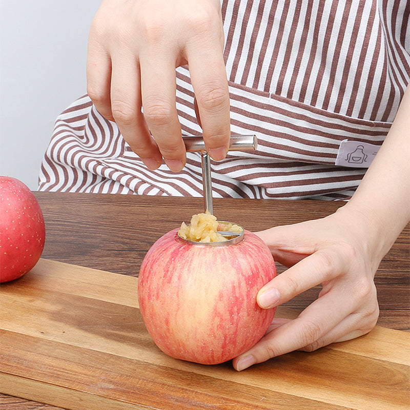"Eleganta rostfria stål fruktkärnavskiljare med ergonomiskt handtag, perfekt för snabb och enkel fruktberedning i köket."